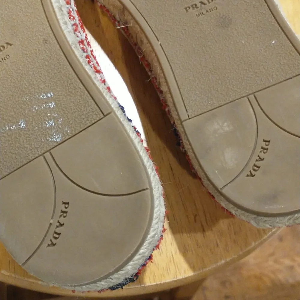 PRADA - Picture 4 of 9